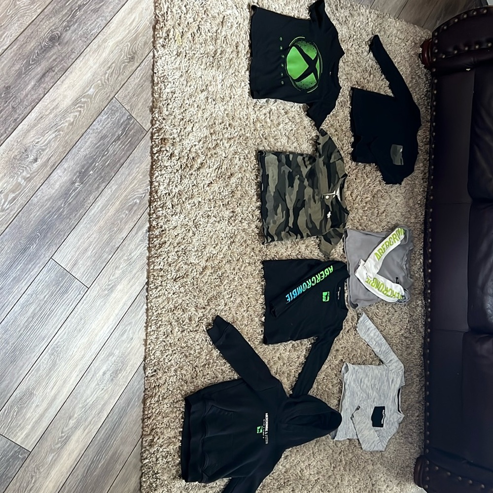 **BUNDLE** Abercrombie Kids Size 5/6 T-Shirt, Long Sleeve T’s, Sweatshirt Bundle
